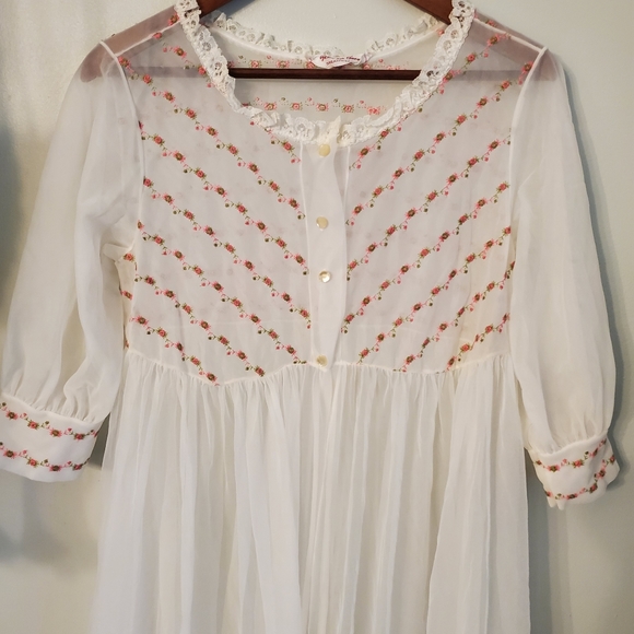 Vintage night gown robe - Picture 2 of 6